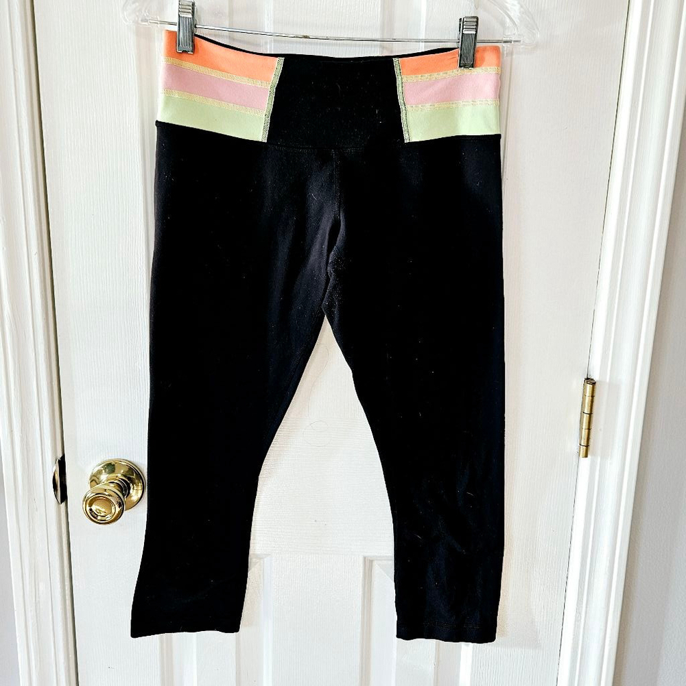 Women's Lululemon cropped Leggings, Size 6